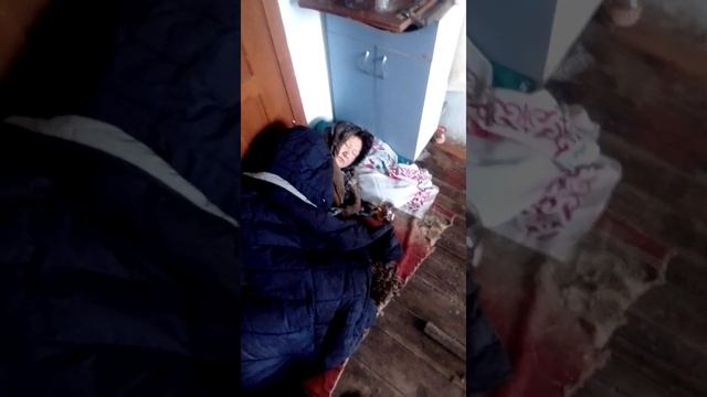 В подъезде живёт бомжиха. Кто может скиньте сколько не жалко. 2202200445555467 Сбербанк Мир смотреть онлайн