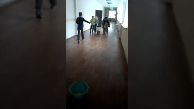 Ярасный ребенак сломал ракетку смотреть онлайн