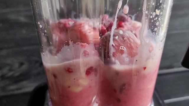 Ягодный смузи в высокоскоростном блендере King Mix смотреть онлайн