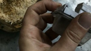 Замена лампочки в подсветке заднего номера у Mitsubishi Outlander XL