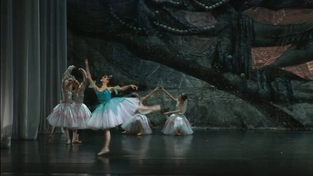 Альмара Мустафина Вариация Царицы вод из балета Конек Горбунок смотреть онлайн