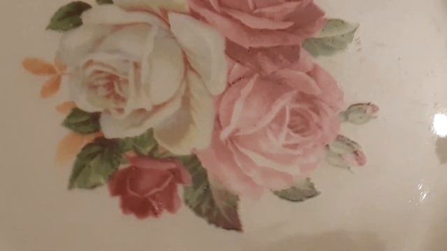 СОВЕТСКИЕ  фарфоровые тарелки  с МЕЙСЕНСКИМ букетом, подаренные моей  мамой.