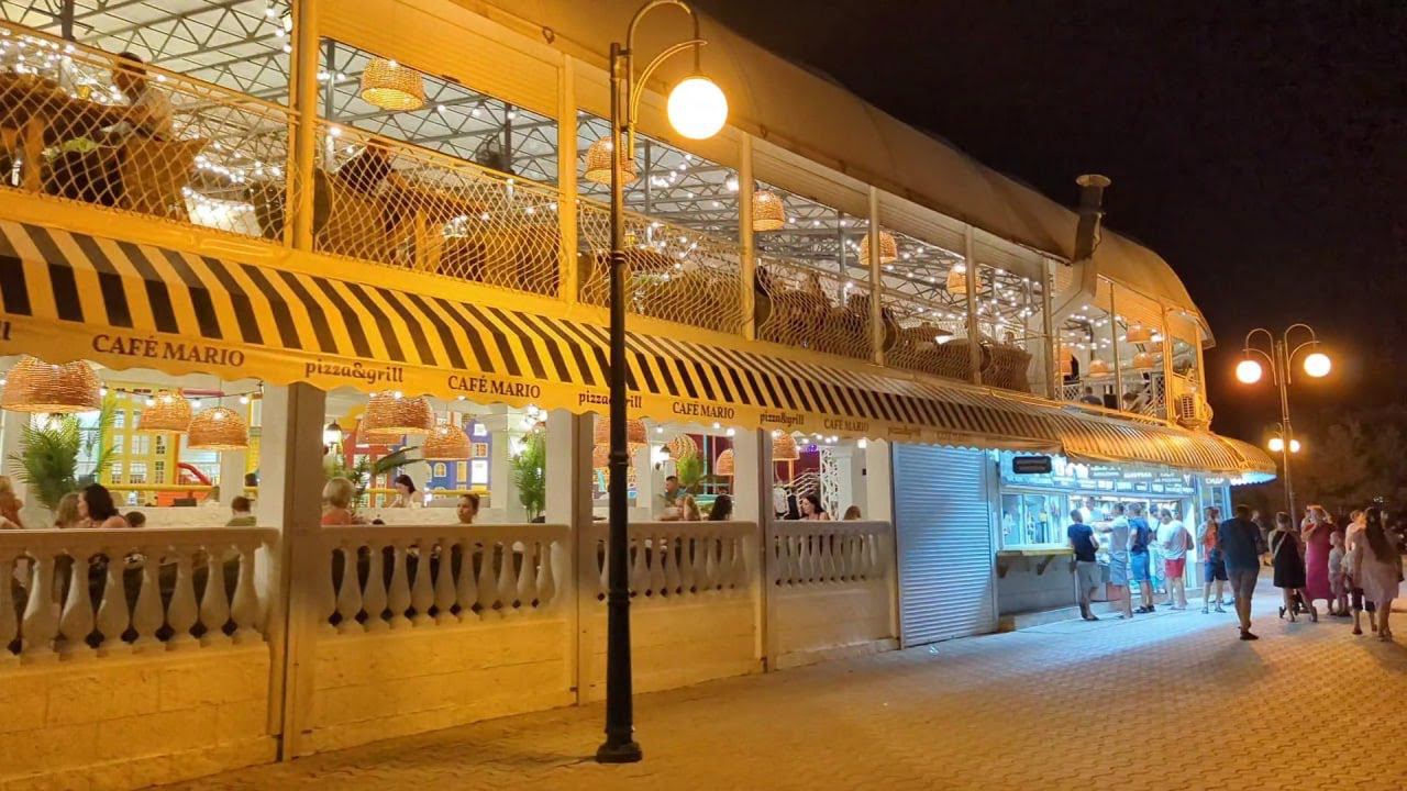 Евпатория 2024. Даже Рома Жуков приехал! Кафе и бары забиты, курортный сезон в полном разгаре!!! смотреть онлайн