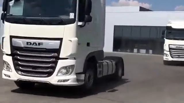 «Дженерал Сервис» передает своим партнерам сразу пять тягачей DAF XF в максимальной комплектации смотреть онлайн
