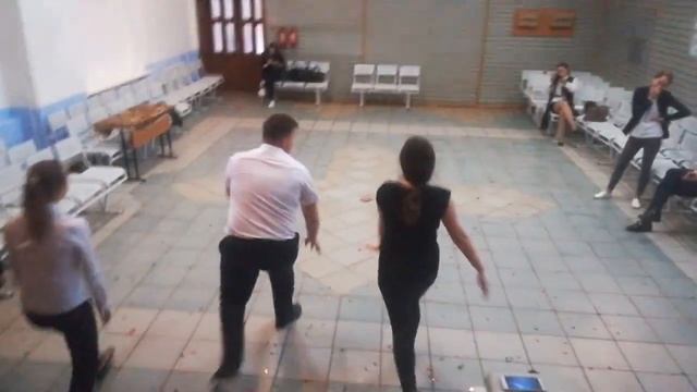 Урок 1 - Как танцевать школьный вальс. смотреть онлайн