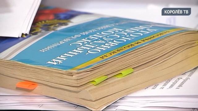 Сотрудникам мебельной фирмы не выплатили зарплату и не отдали трудовые книжки после увольнения смотреть онлайн