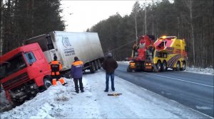 Грузовая эвакуация, вытаскивание рефрижератора