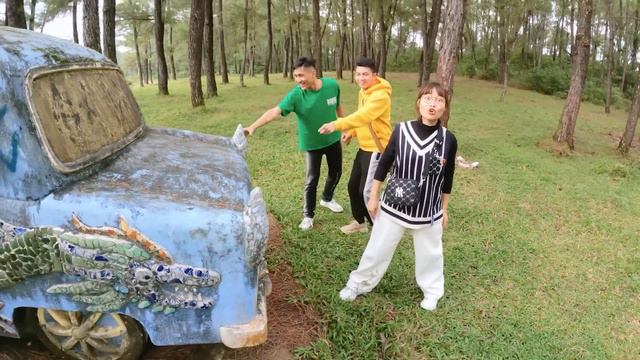 Hà Sam Khám Phá Công Viên Bỏ Hoang Cực Đẹp - Bên Trong Công Viên Có Gì ?