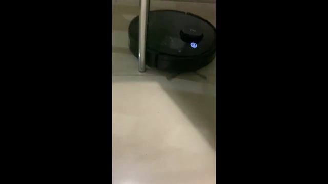 ECOVACS DEEBOT OZMO 950 Vacuum and Mopping Robot Review смотреть онлайн