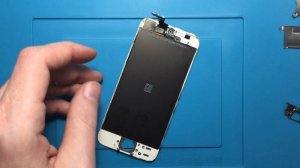 Замена стекла дисплея iPhone SE Screen Replacement shown