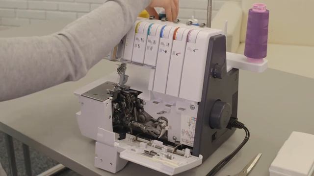 Как заправить оверлок Bernette B48? (Инструкция)