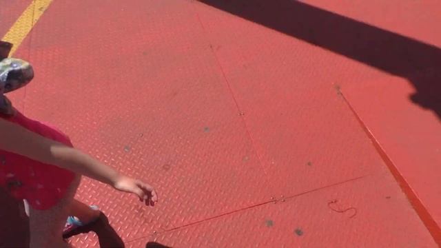 ТИБИДАБО ПАРК АТТРАКЦИОНОВ ЭМИЛИ КАТАЕТСЯ НА КОЛЕСЕ ОБОЗРЕНИЯ В БАРСЕЛОНЕ ВИДЕО ДЛЯ ДЕТЕЙ смотреть онлайн