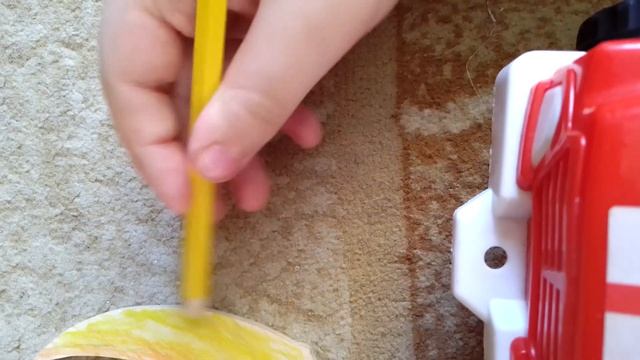 мы с Пашей и я ( Артём) разукрасили нож деревянный под цвет золото смотреть онлайн