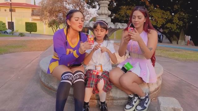 MI MAMA HA VUELTO A LA ESCUELA ???? | Karla Bustillos *Situaciones Graciosas Con Amigas ?