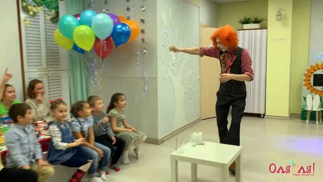 Безумный Шляпник в Студии праздников "Оля-ля!" смотреть онлайн