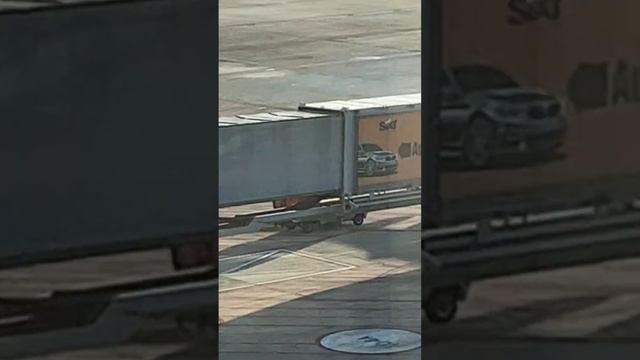Hamburg Airport Live смотреть онлайн
