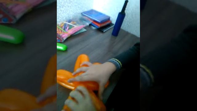 Урок 1 как сделать из шариков шдм ромашка !!!!! смотреть онлайн