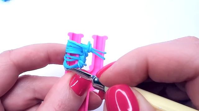 СЕРДЦЕ из резинок на рогатке без станка | Heart Rainbow loom Charm смотреть онлайн