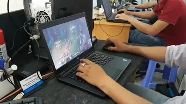 Test game Liên minh huyền thoại trên laptop Dell Latitude E5450 смотреть онлайн