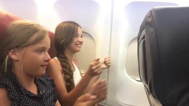 Что я делаю в самолете? / Что делать в самолете? ПАРОДИЯ смотреть онлайн