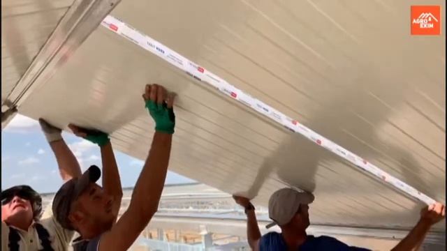 Монтаж кровли индустриального здания из сэндвич-панелей. Installation Of Sandwich Roof Panels