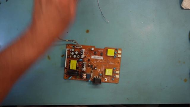 LG FLATRON L1952S , brak zasilania i kaboom kondensatora :) смотреть онлайн