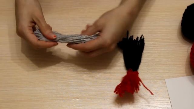 Мастер-класс. Снегирь из ниток на ветке рябины из бисера. Часть 1. смотреть онлайн