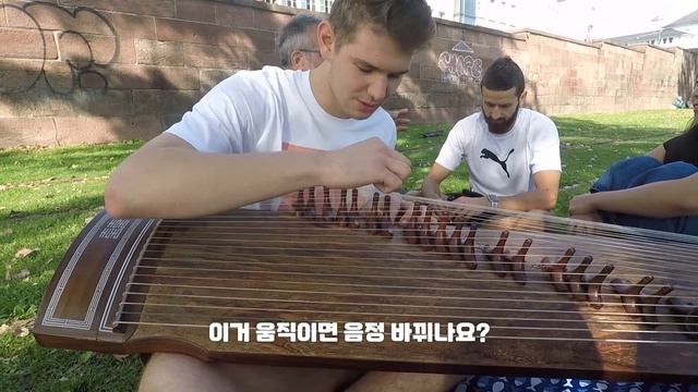 [독일에서] "연주해보세용"...독수리타법, 학구파, 심취파...외국인 가야금 첫 반응 смотреть онлайн