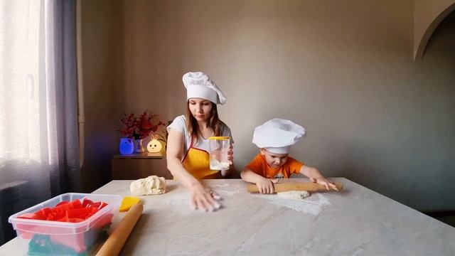 Поварята пекут печенье смотреть онлайн