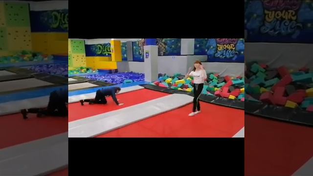 История дружбы двух дауних. Ничего интересного смотреть онлайн