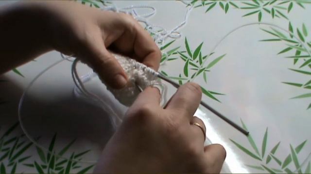 Шапка для Вики белая. Теплая. Зимняя. смотреть онлайн