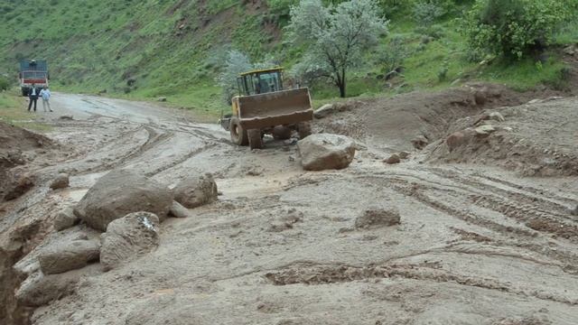Уборка дороги после схода селевого потока смотреть онлайн