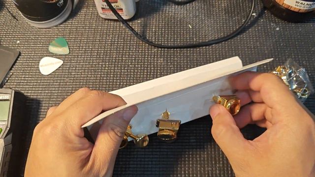 Unboxing Musiclily Vintage Style Locking Tuners for fender style guitars смотреть онлайн