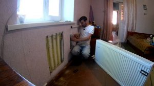 Как ровно повесить панельный радиатор отопления(батарею). Разметка крепления радиатора