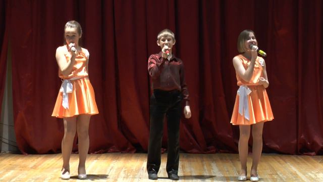 Трио ансамбля "Дети солнца" "Мы желаем счастья вам!" смотреть онлайн