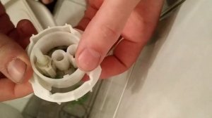 Сливной бачок унитаз - снять его крышку кнопку сдвигом в сторону и как установить назад, ремонт