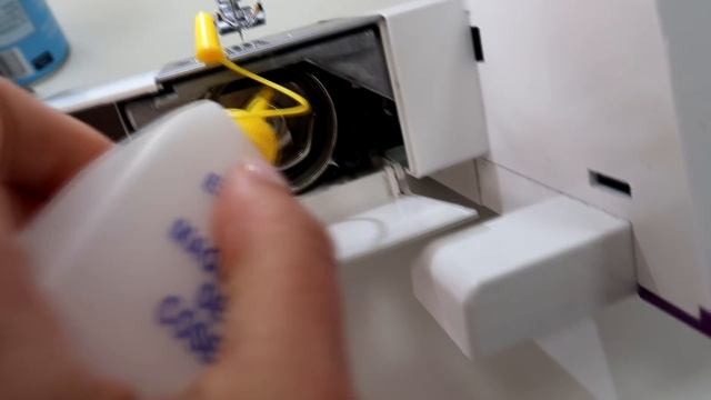 Mantenimiento máquina de coser rápido y muy fácil. Tutorial: Cómo funciona la máquina de coser. смотреть онлайн