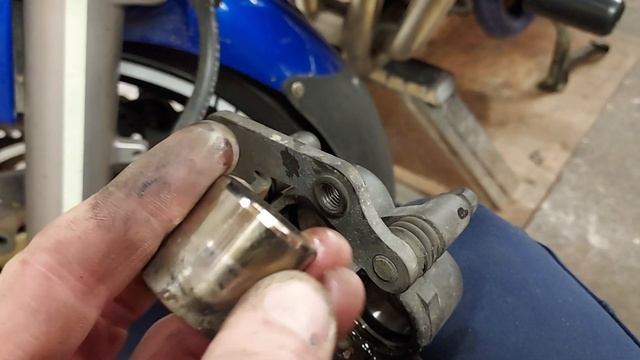 SUZUKI BANDIT GSF 600S FRONT BREAK CALIPER STUCK ? смотреть онлайн