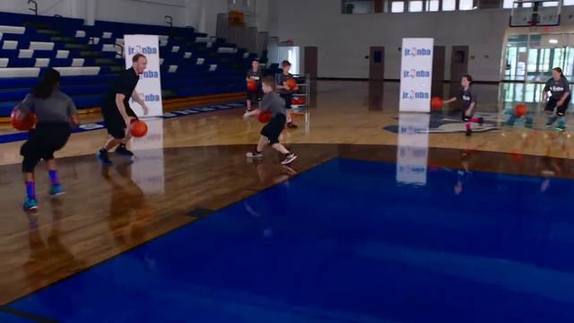 Dribble Freeze Tag смотреть онлайн
