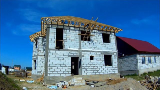 МПС Алматы. ПКСТ "Первомайский". Утепление крыши опилками. (Внимание на видео с дрона). 20.04.2017. смотреть онлайн