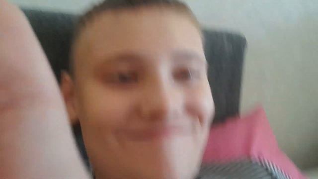 посмотри он уже с рождения работает а ты на на мамки на шее уже сидишь в 10 лет смотреть онлайн