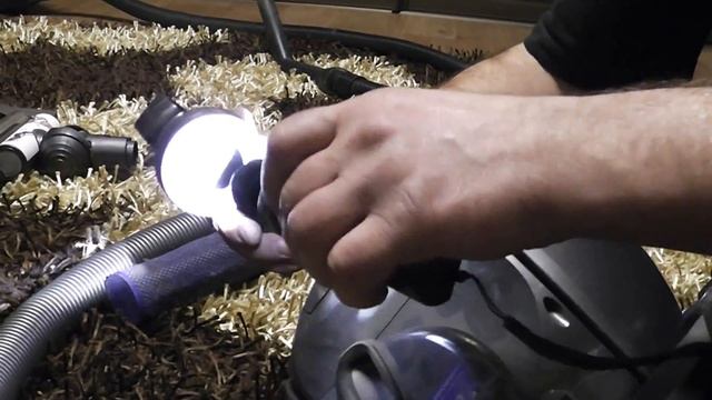 Пылесос DYSON DC37 разбираем, анализируем и делаем выводы.Часть 2 смотреть онлайн