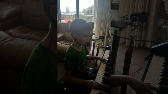 Кирил Френч: Лошадь купила четыре калоши... на собственную музыку смотреть онлайн