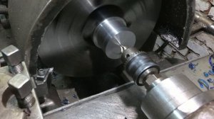 Стандартная работа на токарном станке. Расточка глухого отверстия .