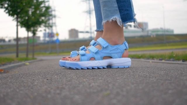 Видеообзор на сандали Fila Disruptor Light Blue 2 от магазина Filaoutlet.ru смотреть онлайн