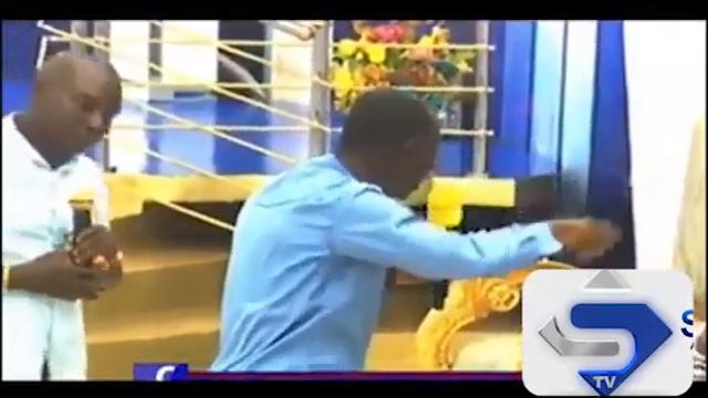 Bishop Obinim sark his lawyer Ralf n beating Bodyguard смотреть онлайн