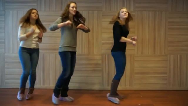 Акция "Подарок Центру". Танцевальный флешмоб в Молодежном центре "Сердоболь" смотреть онлайн