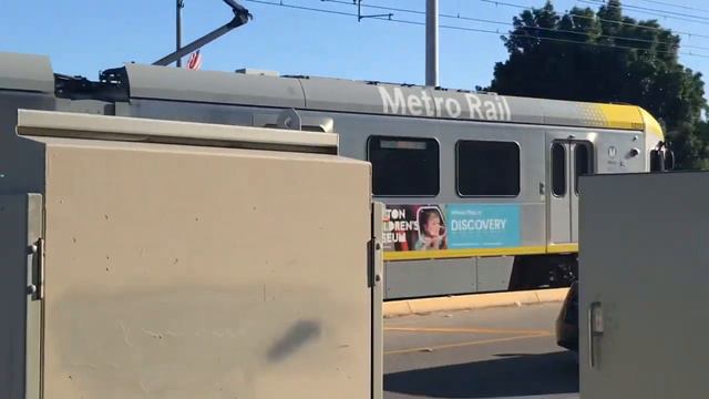 Metro E Line Kinkisharyo Train At East LA 7/10/23 смотреть онлайн