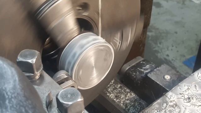 Изготавливаем накатку с помощью токарного станка универсального 1К62 смотреть онлайн