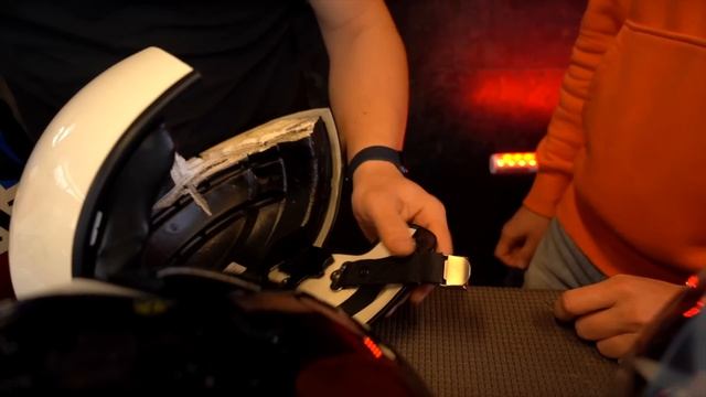 Экипировка мотоциклиста. Особенности выбора мотошлема! смотреть онлайн